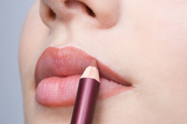 Lip-liner-application